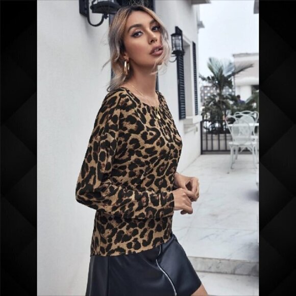 Leopard Print Twist Back Top - Picture 3 of 3